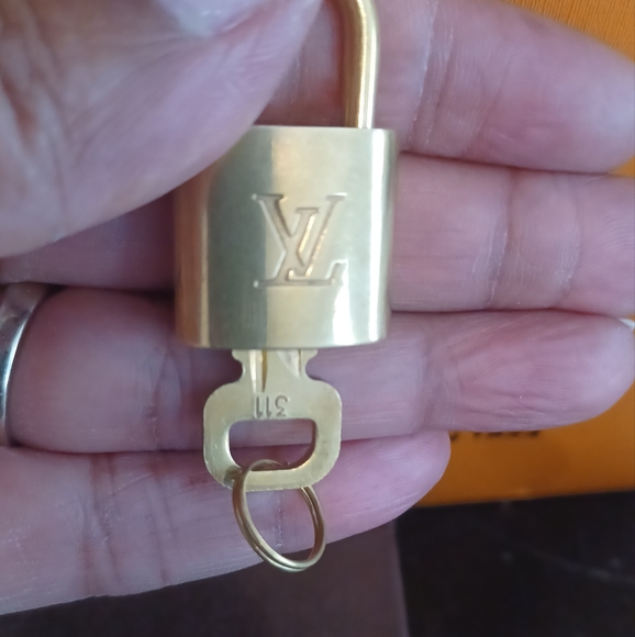 LV lock and key - Picture 2 of 5
